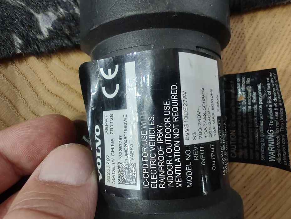 Оригинално зарядно за електромобил Волво /за части/