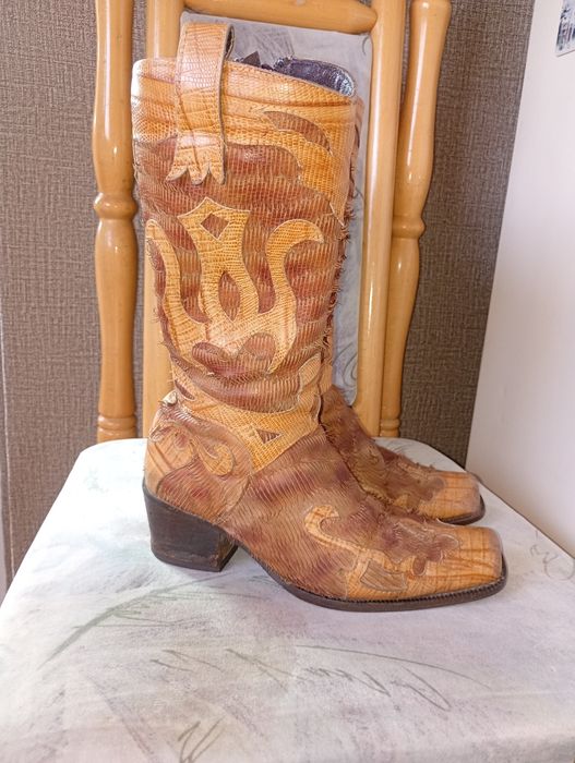 Изискани маркови дамски ботуши