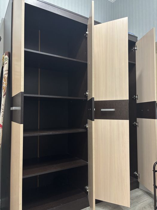 Шкаф вещевой с зеркалом