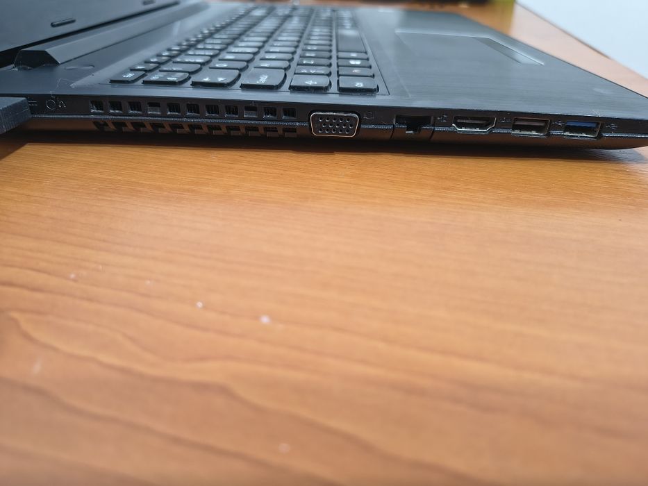 laptop Lenovo 8gb ram/A8 7100/video dedicat