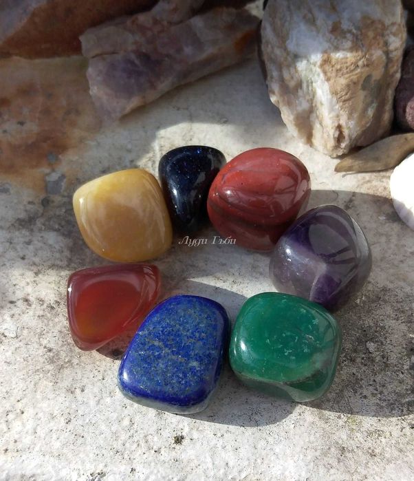 Комплекти естествени камъни за седемте чакри. В подаръчна торбичка.