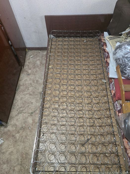 Отдам кровать и пружинный блок (каркас) для матраса