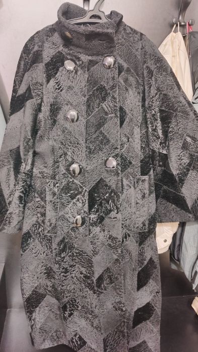 Продам шубу натуральную из каракульчи+кожа