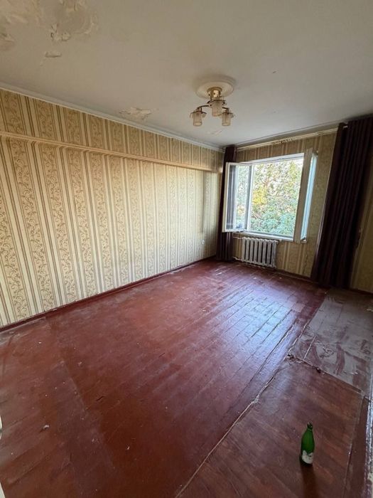 Метро Чиланзар продам Срочно 4 комнатная Квартира 80 квадратов