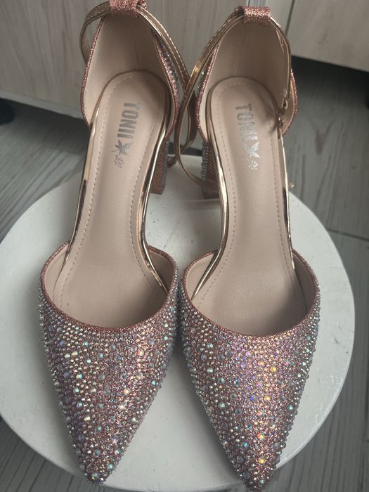 Rochie de seara sandale oferite cafou cumparatoarei