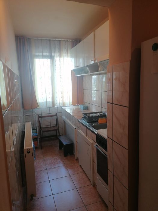 Apartament 3 camere semidecomandat