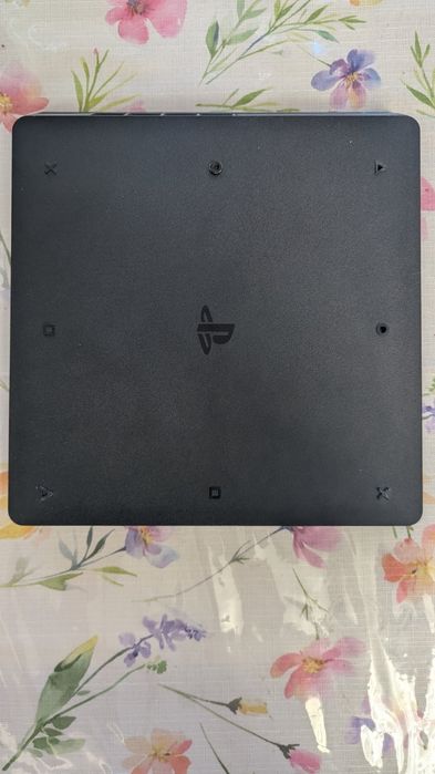 Продавам PlayStation 4 slim 500gb