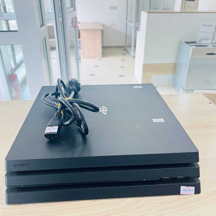 C32/ Игровая приставка PlayStation 4 PRO 1TB /sk156373