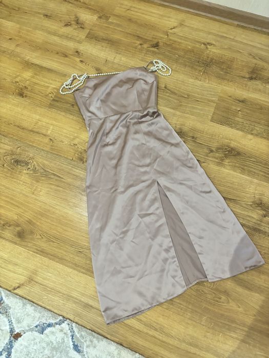 Платье 7000тг, размер 42