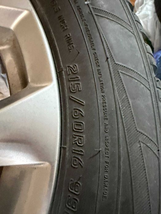Jante aliaj R16 cu anvelope de iarna Mazda 215/60 R16