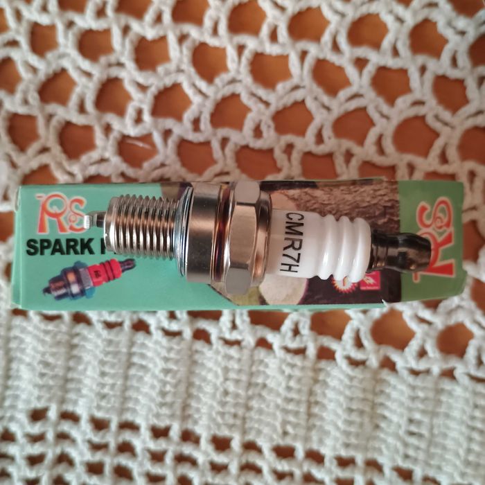 Запалителна свещ за косачка,фреза и др.