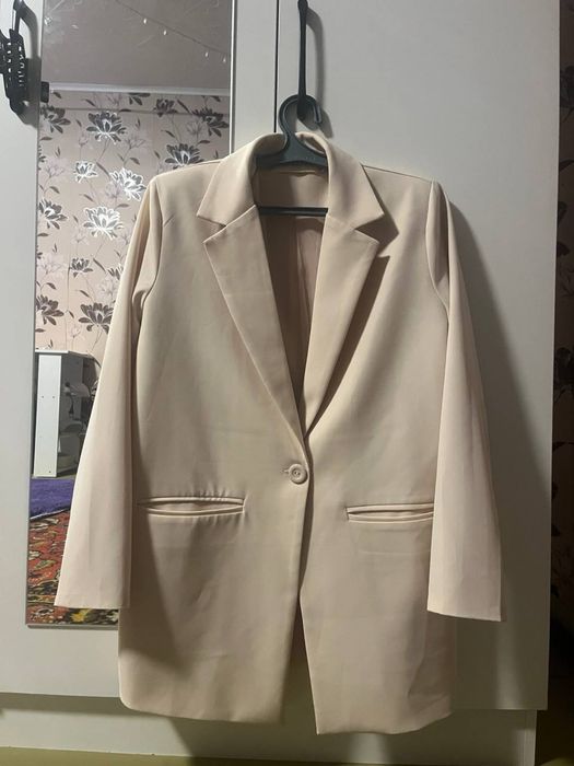 Пиджак новый продам срочно