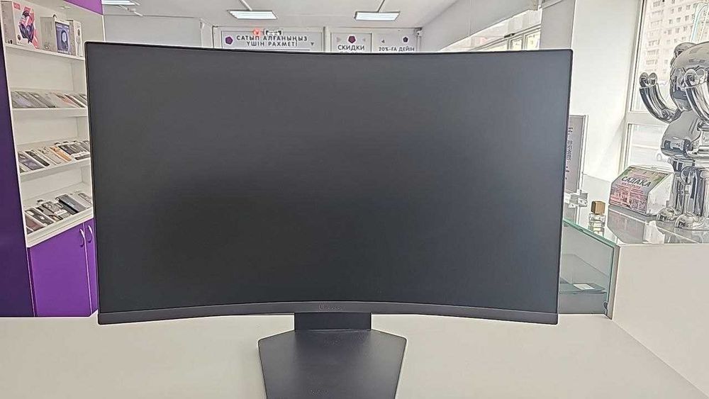 Монитор LG 27GS60QC‑B — изогнутый 27″, VA, 180 Гц и отклик 1 мс.