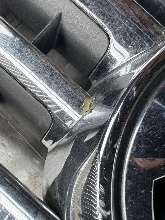 Grila centrala bara fata grila radiator cu sigla vw pt vw touareg 2005/2010 cod produs 7L6853651A