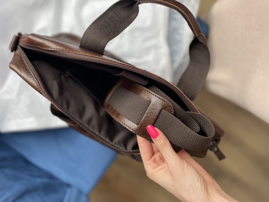 Vând geantă de piele nouă