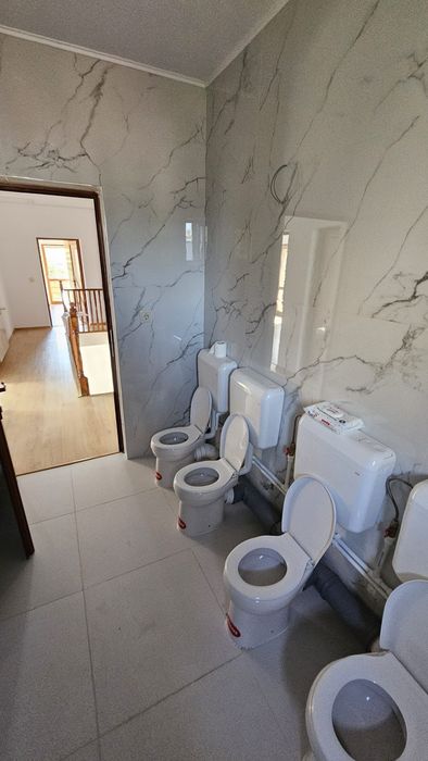 Inchiriez spatiu comercial la  in centru