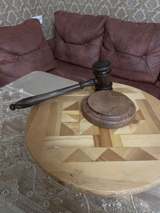 Судялар молотоги.