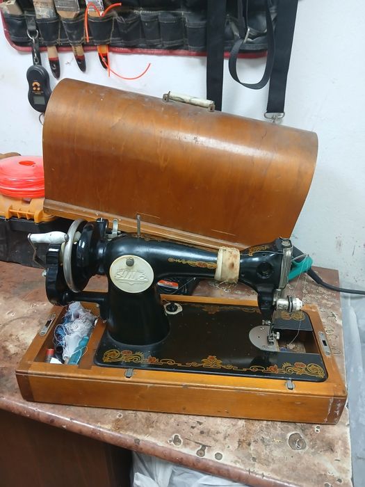 Продам швейную машину