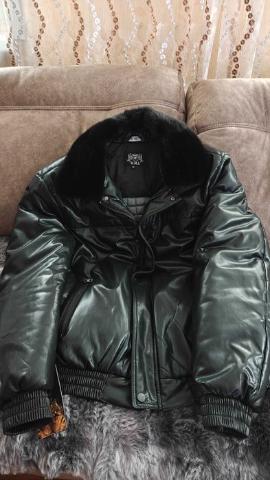 Продам обалденную зимнюю кожаную куртку , новая за 80000 тенге.