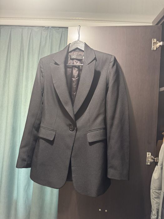 Продаются женские пиджаки