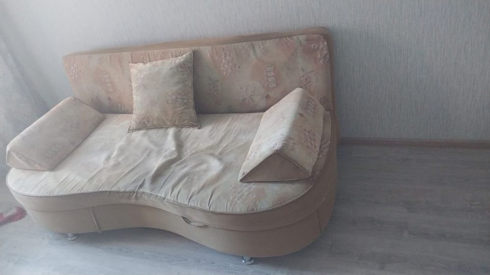 Диваны  и штатив