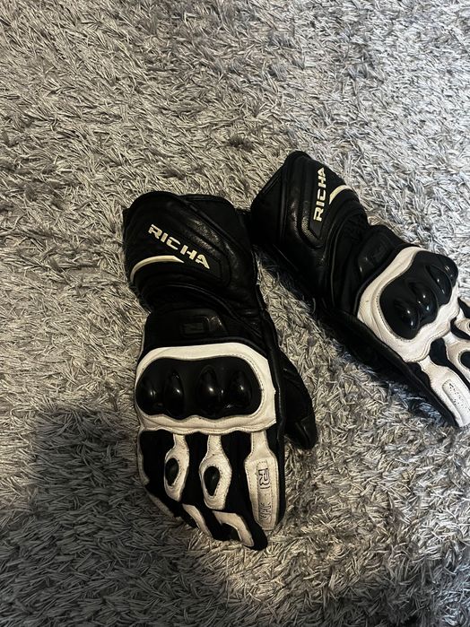 Мото екипировка. Цялостна екипировка на две отделни части.