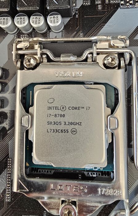 Placă de bază gigabyte z370+cpu Intel i7 8700+rami hyperx predator 32g