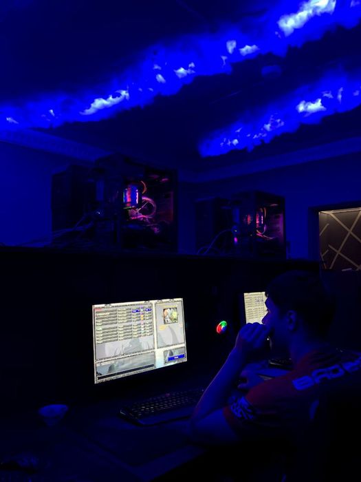 Компьютер клуб сотилади 10 та комплект