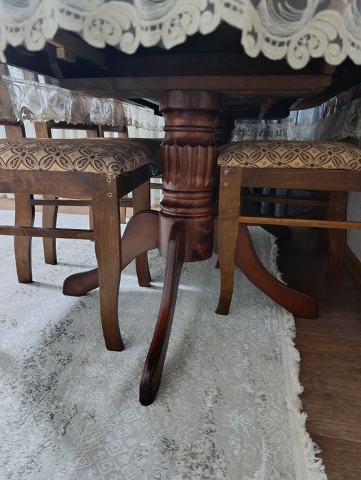 Продам стол в отличном состоянии.