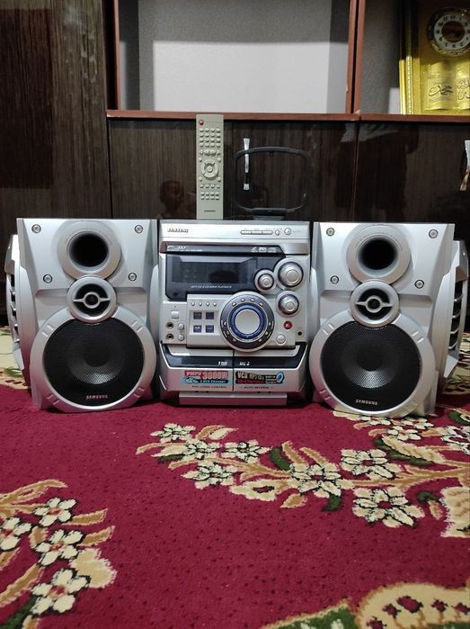 Muzikalni sentir Samsung 3000w sotiladi