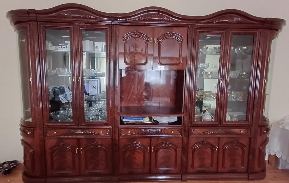 Продается стенка в залл