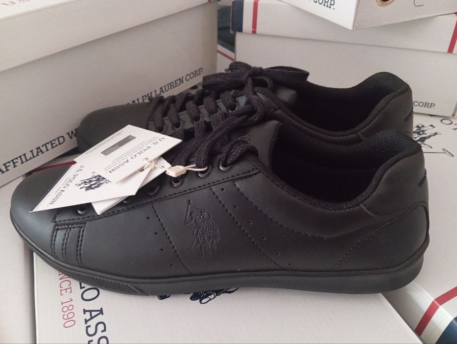 Акция , продается мужсие кроссовки