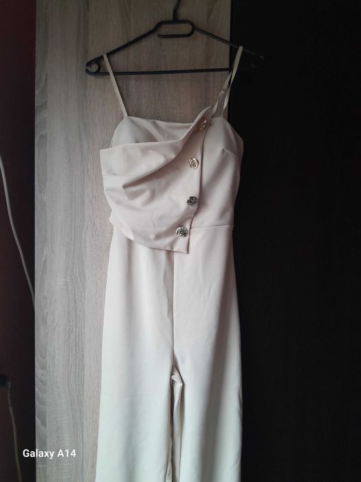 Дамски рокли и гащеризони