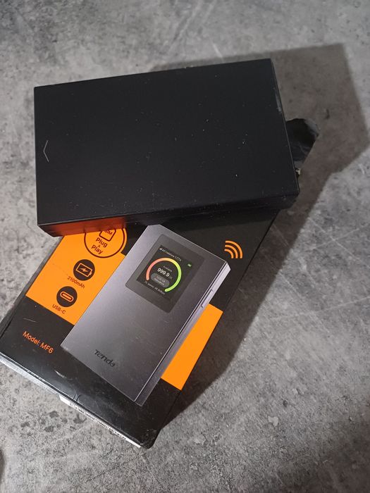 Router mobil LTE cu wi fi pentru cartea sim.
