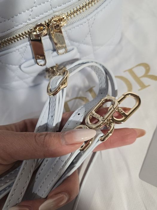 Налична чанта Dior Dioramour