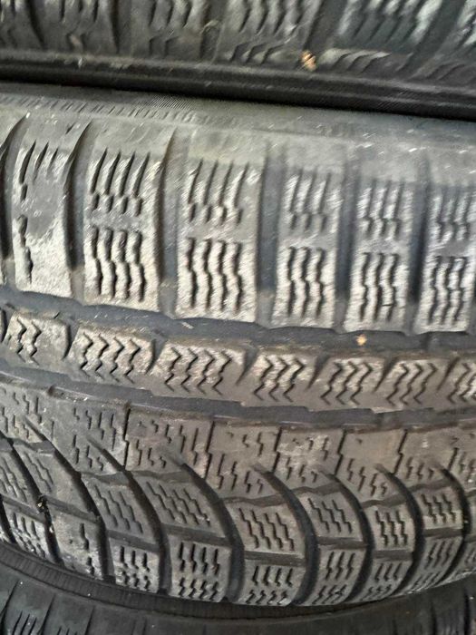 245 45 19 Зимни гуми NOKIAN