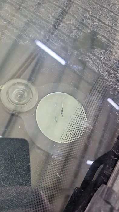 Лепене и възстановяване на спукани автостъкла