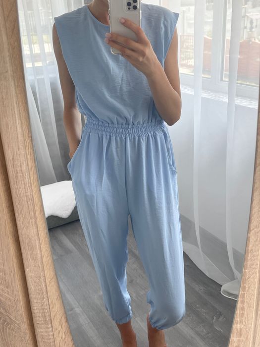 Vând haine in stare foarte buna