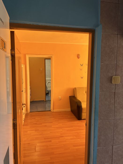 Vand apartament 2 camere in spate liceu cerna