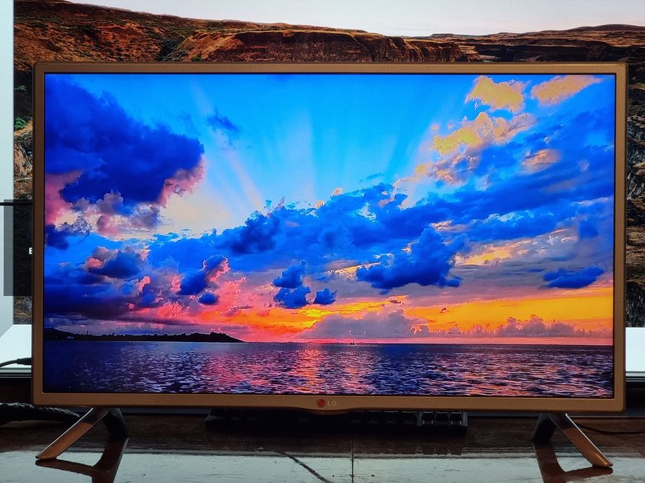 Smart Телевизор / LG - 32" - YouTube , FullHD , Цифрова + Ефирна