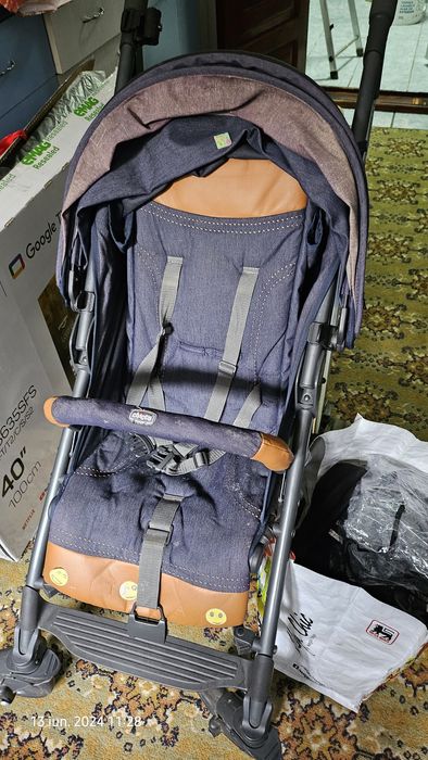 Cărucior Chicco Liteway 3 cu accesorii si protectie ploaie. 
Chicco Ro