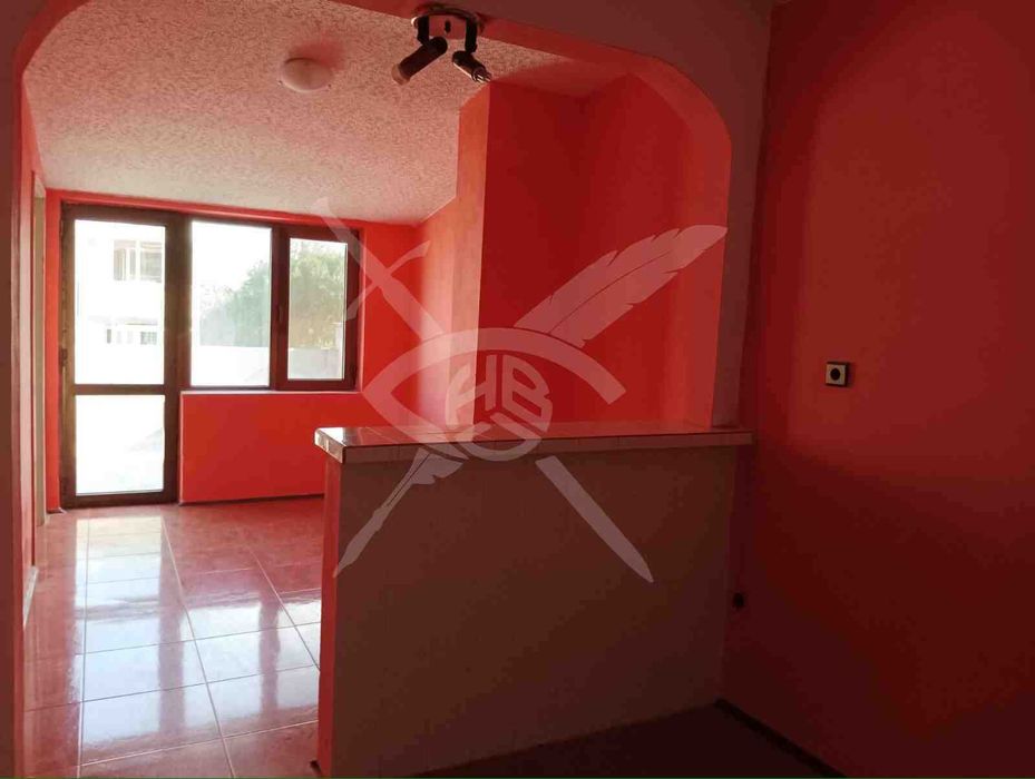 Продава се Тристаен апартамент в Бургас, Възраждане - 80 кв.м за 995 €/кв.м - Снимка #2