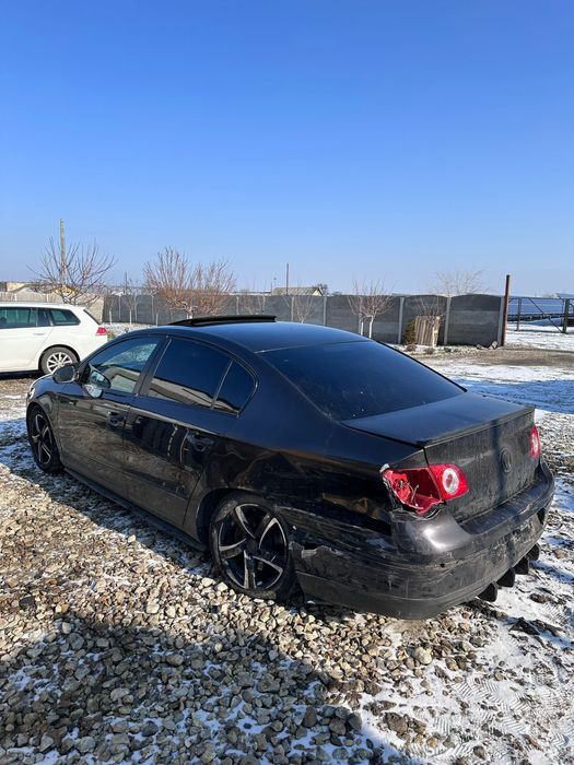 Vând Passat b6 avariat