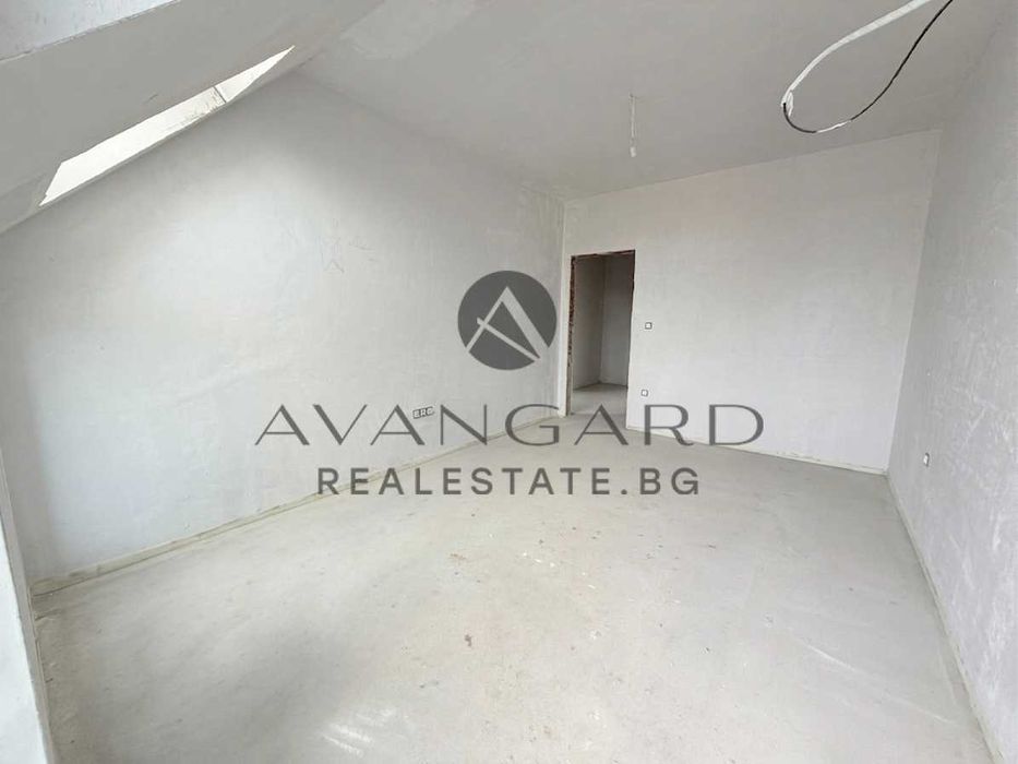 оф.23449 Тристаен с акт 14 в малка сграда/ Остромила