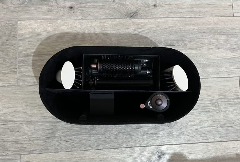 Продам Dyson весь комплект новый