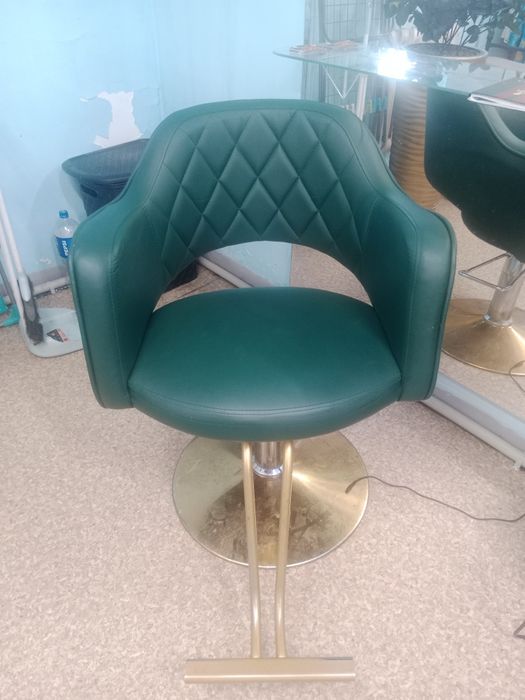 Кресло с парикмахерской