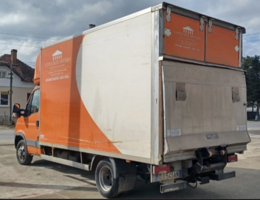 Транспорт с бус Ивеко с падащ борд – Премествания и доставки София