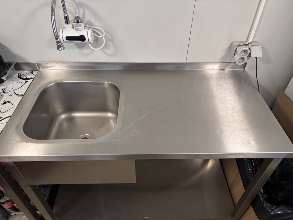 Плот с мивка от неръждавейка