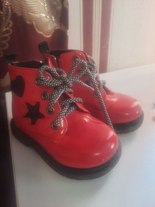 Продам обувь для девочки