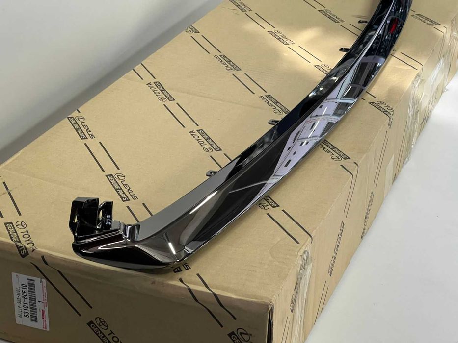 Хром молдинг решетки радиатора на Lexus RX